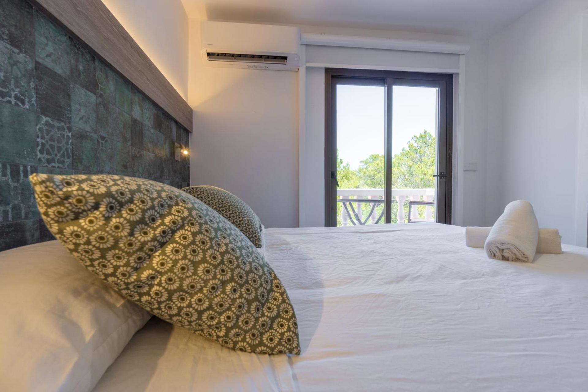 Hostal Restaurante Pou des Lleó Sant Carles de Peralta Habitación foto