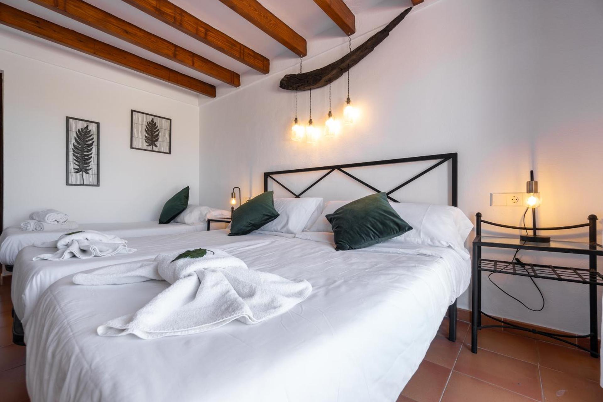 Hostal Restaurante Pou des Lleó Sant Carles de Peralta Habitación foto